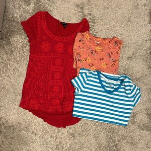 Bundle/lot 3 women’s tees XS